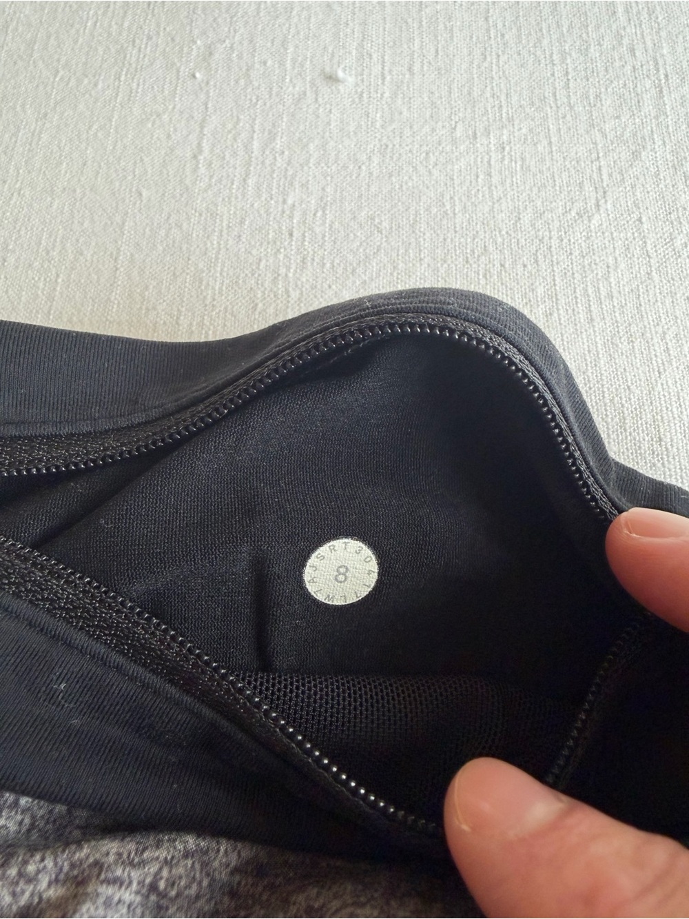 LuluLemon - Speed Up Low Rise Lined Shorts 2.5 - Picture 5 of 6